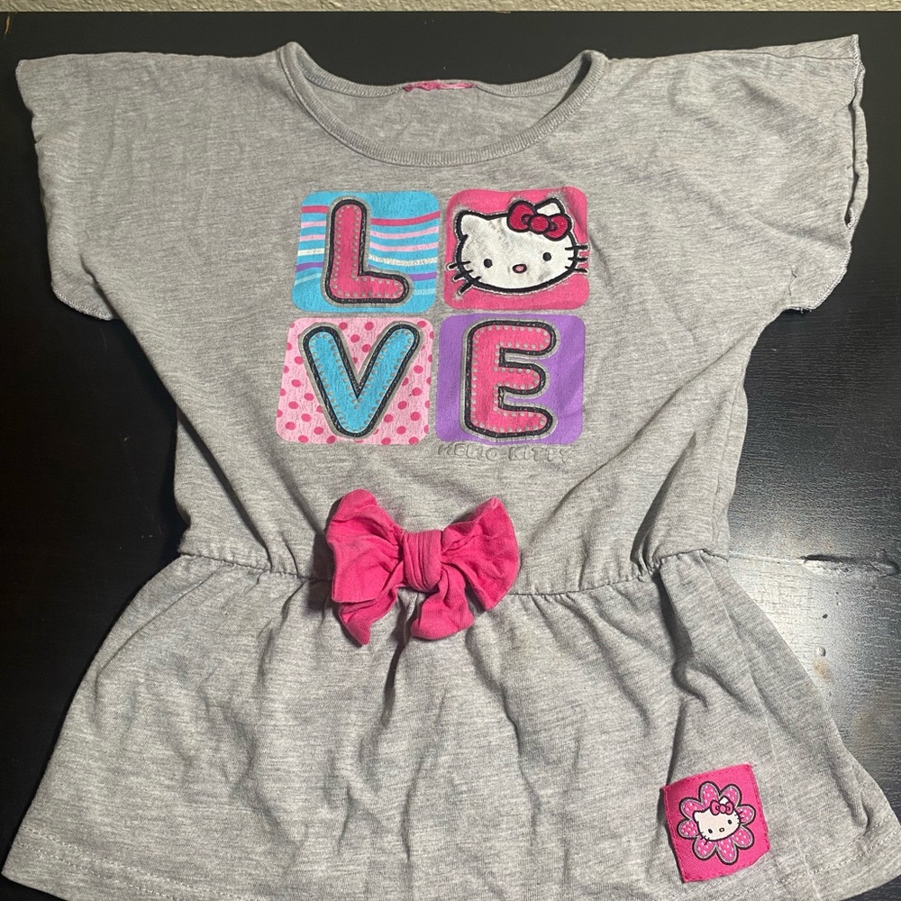 Y2K Hello Kitty Embroidered Gray Shirt with Pink Bow size 5/6